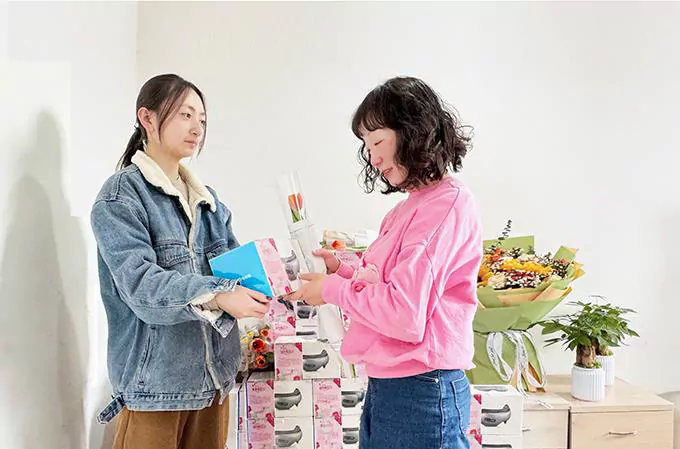 Collect festival gifts