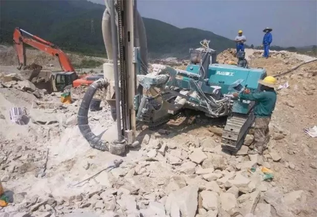 Crawler drilling machine