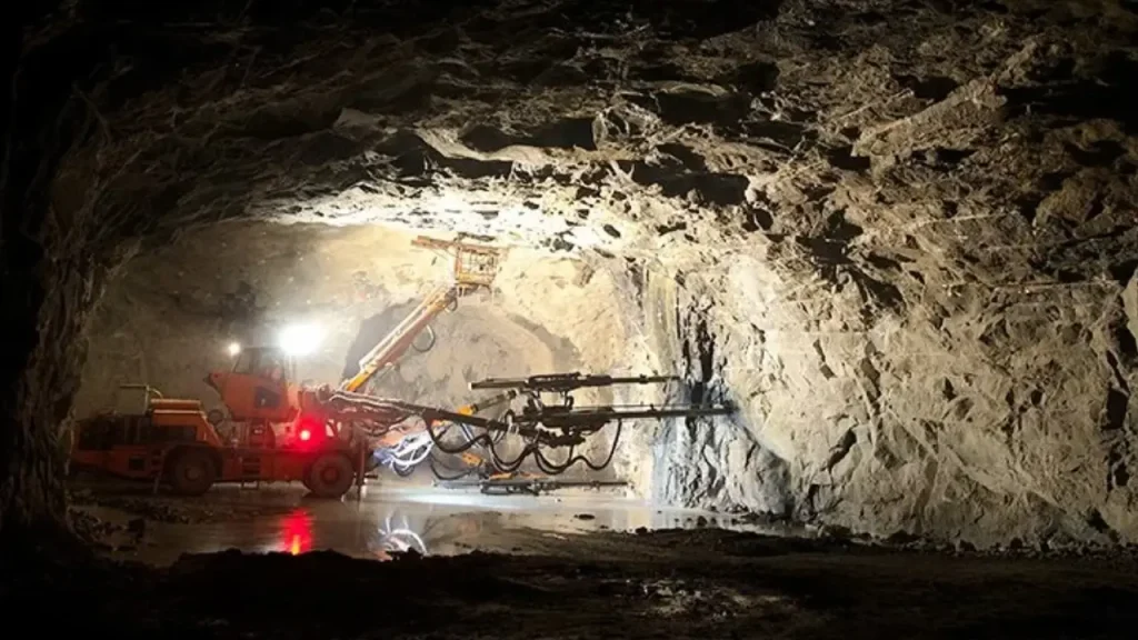 what is deep hole drilling in tunneling